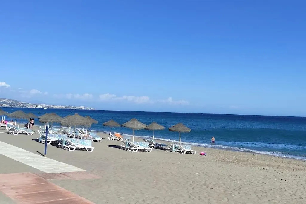 El Rey - Beach Front Two Bedroom Apartment Фуэнхирола Испания