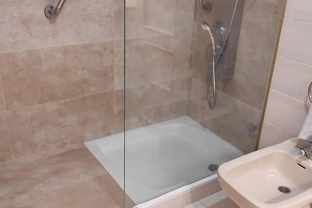 El Rey - Beach Front Two Bedroom Apartment Фуэнхирола